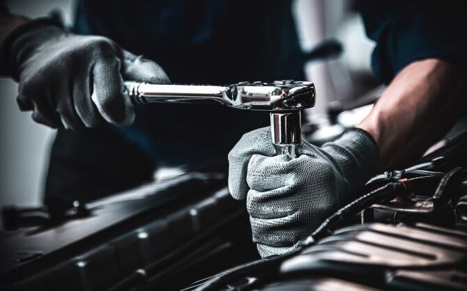 Officina ricambi e demolizione auto Rivalta di Torino 